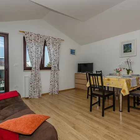 Apartment Ana *